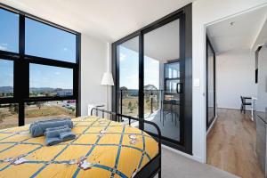 Brand New Modern 2BR Apt with Scenic Views in CBR