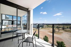 堪培拉 Brand New Modern 2BR Apt with Scenic Views in CBR 单人房 大堂