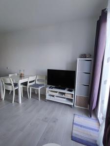 Appartamento veranda e piscina img6