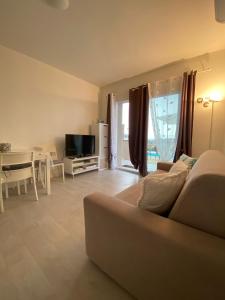 Appartamento veranda e piscina img16