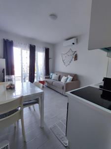 Appartamento veranda e piscina img29