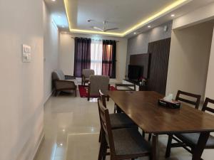 3BHK- View of Pool, Lake, Sunset With Maid on 6th floor only for Families