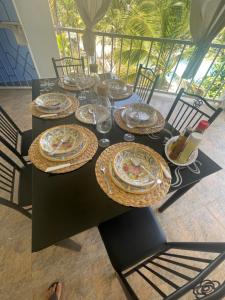 Dada Suites De Luxe Ocean View your Tropical Paradise with Breakfast Included