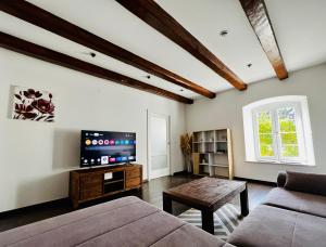 Lili Mar, 2-bedroom apartment with private parking