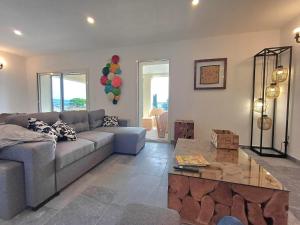 T3, 8 couchages, grande terrasse, vue mer, parking privé