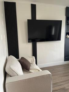 Sheffield Contemporary Elegant Getaway