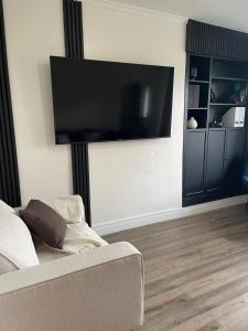 Sheffield Contemporary Elegant Getaway