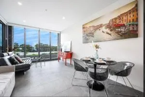 Elegant Art Deco Apartment World class building - Flemington
