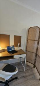 Green Balcony Holiday Work Remote Big Apartment