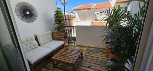 Green Balcony Holiday Work Remote Big Apartment