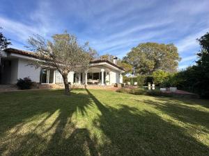 Villa Bianca Elegant 4BR Beachside Villa Near Golf, Restaurants & Puerto Banús
