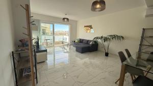 Bugibba modern spacious 2 bedroom apartment with parking