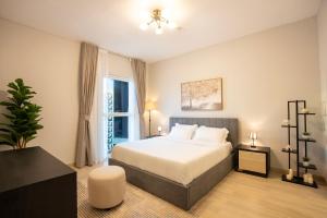 Ferrari World & SeaWorld - Luxe 2BHK Canal View