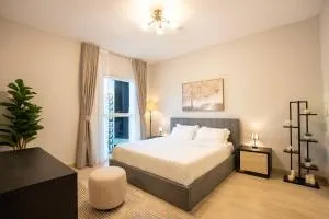 Ferrari World & Seaworld - Luxe 2bhk Canal View - Yas Island