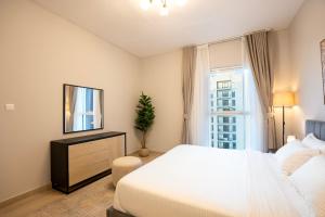 Ferrari World & SeaWorld - Luxe 2BHK Canal View