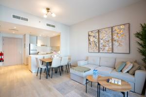 Ferrari World & Seaworld - Luxe 2bhk Canal View