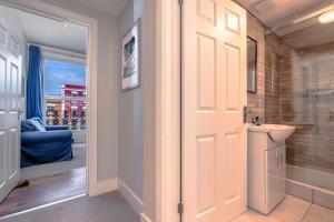 Modern 2BR apartment w private entrance