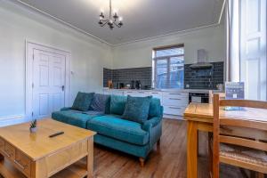 Stylish flat near Clifton village w art vibe