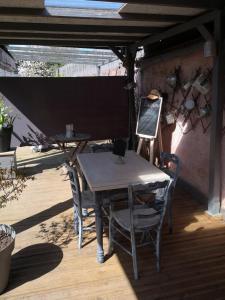 Maisons de vacances JOLI COCON AVEC TERRASSE ENTRE GIVERNY et LA ROCHE GUYON : photos des chambres