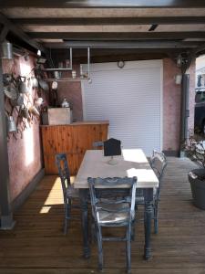 Maisons de vacances JOLI COCON AVEC TERRASSE ENTRE GIVERNY et LA ROCHE GUYON : photos des chambres