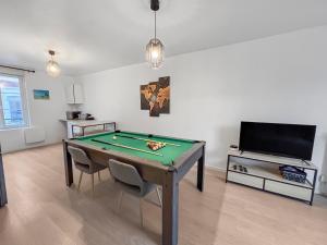 Évasion détente avec Jacuzzi Sauna & Billard