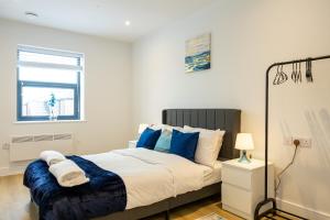 Modern 2 Bed near Wythenshawe Hospital and Manchester Airport With Parking