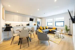 Modern 2 Bed near Wythenshawe Hospital and Manchester Airport With Parking - Wythenshawe