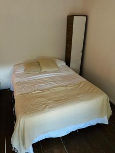 chalet frente al rio con pileta