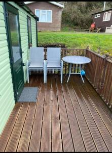 2 Bed Caravan - Sleeps 6 - Pets - Parking - Wifi