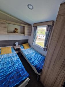 2 Bed Caravan - Sleeps 6 - Pets - Parking - Wifi