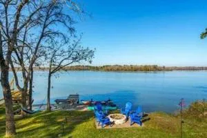 Lakefront & Dockside Villa - Trinity