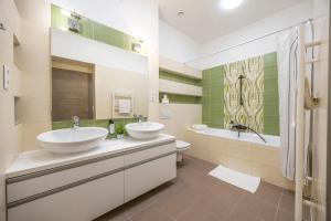 Exclusive n Grand City Center Residence with 5 BEDRMS