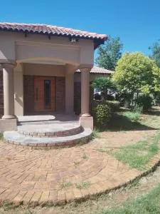 BudiasGuest B&B - Brentwood Park