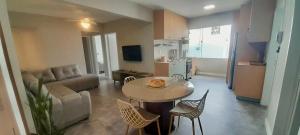 Apto BC - 100 metros da praia