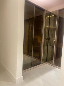 شقه فخمه وموقع مميز