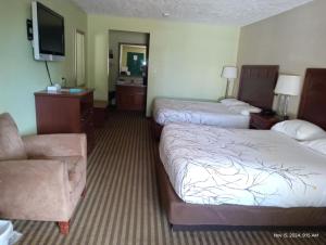 Double Room with Two Double Beds - Non-Smoking room in Americana Inn - Henderson