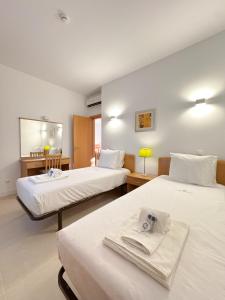 Modern flat in gated complex with pool #1927