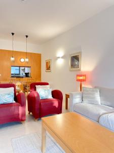 Modern flat in gated complex with pool #1927