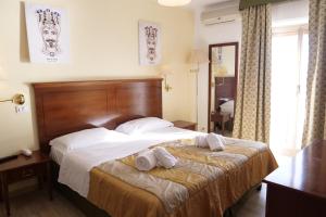 Superior Triple Room with Sea View room in Villa Jole Taormina