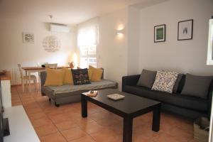 Luxury 2 bed apartment near beach & Port