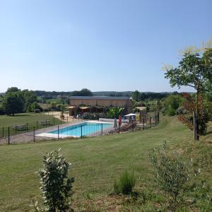 Tentes de luxe SAFARI LODGE MONPAZIER en pleine nature : photos des chambres