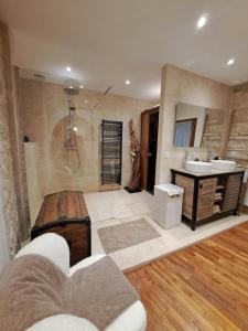Maisons de vacances La Tremiere, maison de village, sauna, vue garrigue : photos des chambres