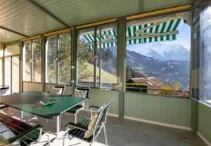 Chalet Hunnenfluh Garden Apartment