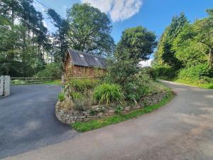 Swn Y Nant Lodge with hot tub Brecon