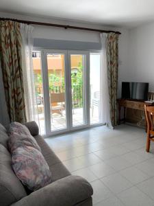 Enissa - con Piscina y 3 mins de la playa andando