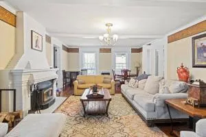 NEW Cayuga, Hot Tub, Dog Friendly, Wine Trail - 塞尼卡福尔斯