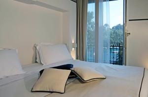 Portofino Deluxe Family Suite - balcony, sea view, private hotel beach img11