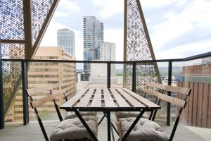 Stylish & Comfortable 2BR Apartment in Rundle Mall - Adelaide CBD