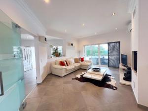 Beautiful 4-Bedroom Villa with Garden and Pool