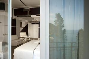 Portofino Deluxe Family Suite - balcony, sea view, private hotel beach img14